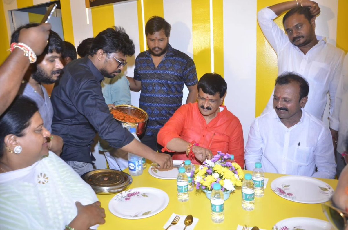 ఓల్డ్ అల్వాల్ లో అంబేద్కర్ సర్కిల్ వద్ద Hut -K Bucket Biryani హోటల్ ని ప్రారంభించడం జరిగింది.