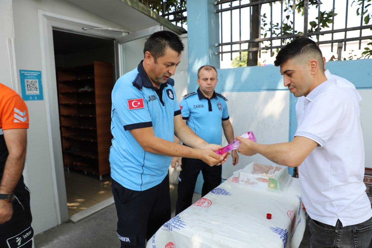 ibbzabita's tweet photo. Zabıta Teşkilatı 197. Yaşında

Zabıta Teşkilatımızda görev yapmış ve hayatını kaybetmiş olan personel için ailelerin de katılımı ile Cuma Namazı öncesi Edirnekapı Zabıta Yerleşkesi’nde Mevlid-i Şerif okutuldu. 

#ZabıtaHaftası https://t.co/PLrwQEDgFz