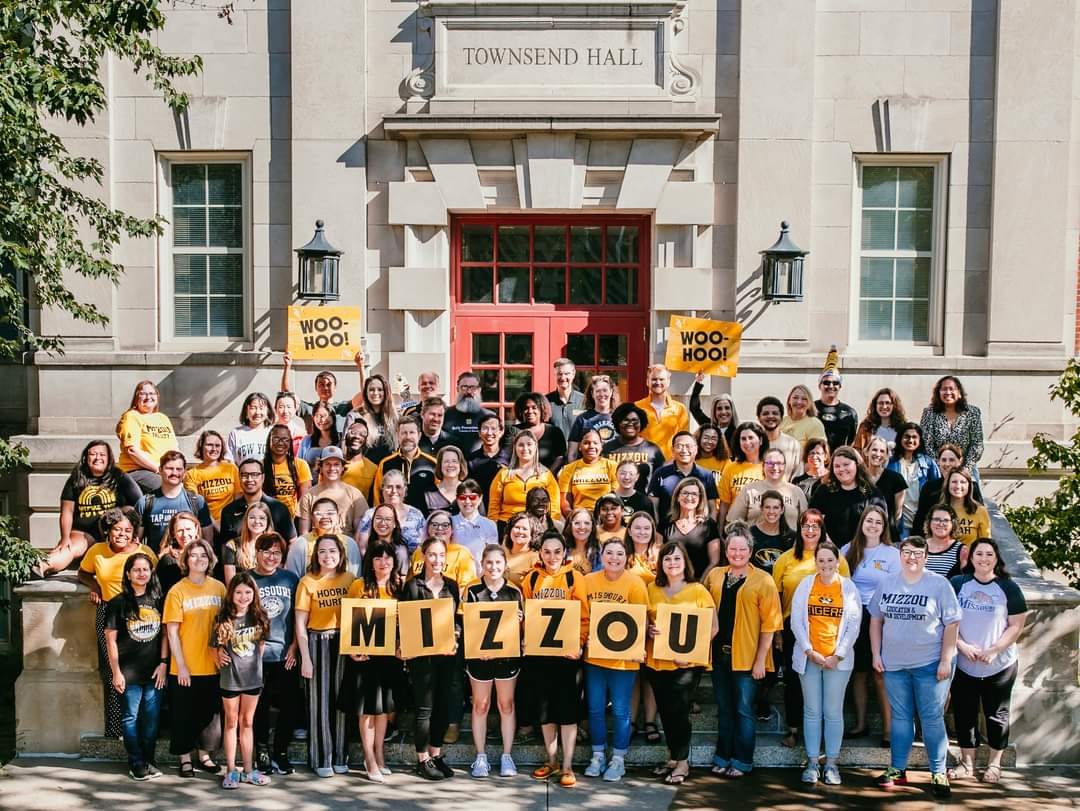 MizzouEducation's tweet photo. Showing up for #CollegeColorsDay! 🐯

@Mizzou https://t.co/Gg6wNByOq2
