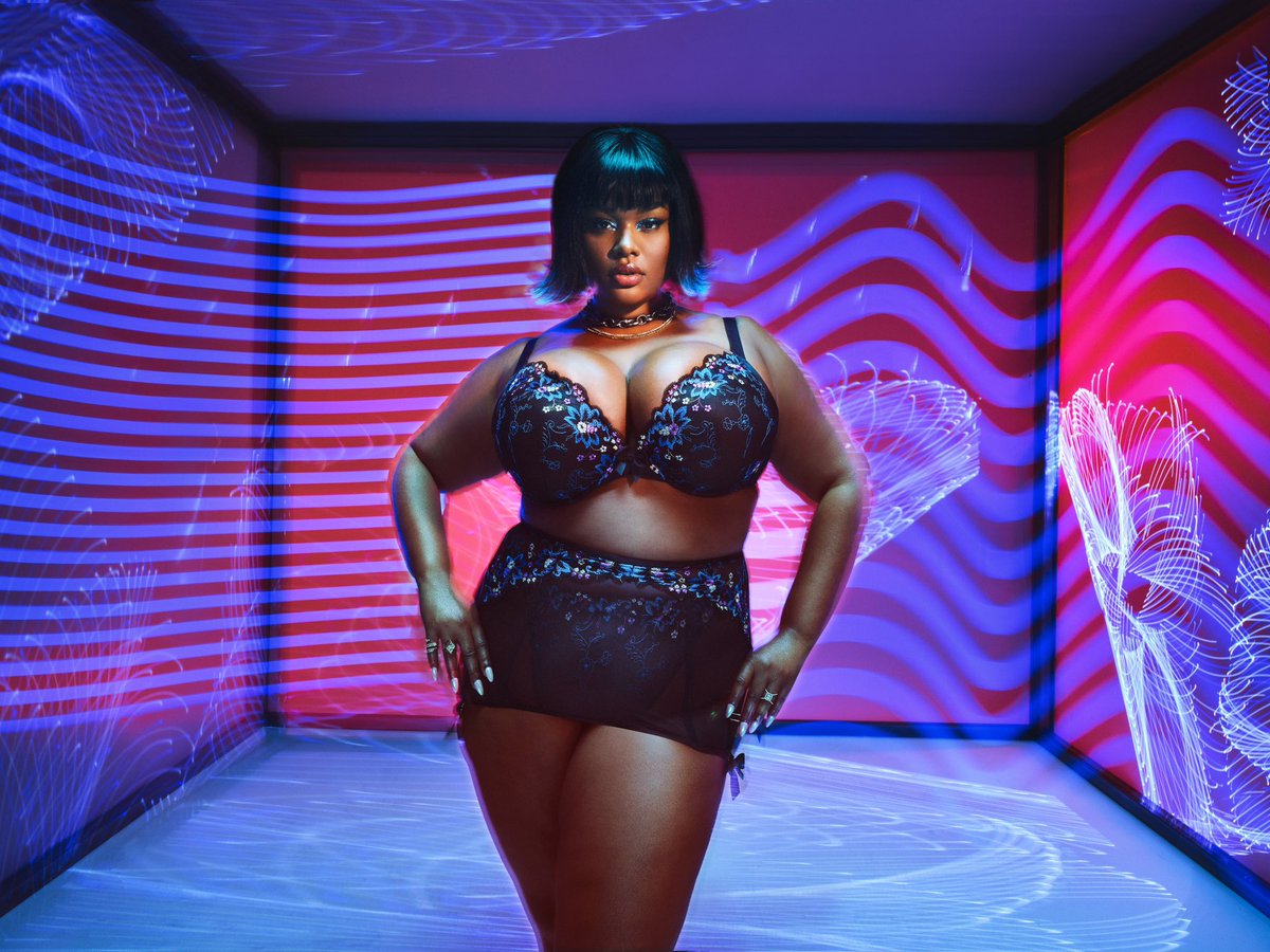 SavageXFenty's tweet photo. Issa Savage Smokeshow! 🥵 💯
This month, the Savages (@anitta, #PreciousLee, & @jordanalexander) are coming through with a full lingerie SERVE to hit your every need, attitude and outfit change. 🔥 https://t.co/AREwfTOIBN