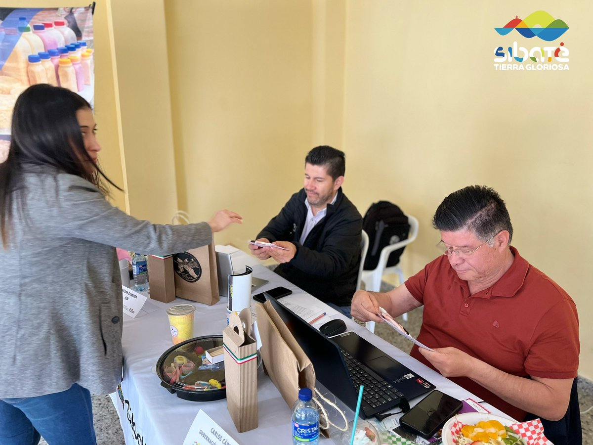 ALCALDIASIBATE's tweet photo. Presentación del PITCH de los participantes del ciclo de fortalecimiento empresarial de la Escuela de Emprendimiento de Sibaté. Contamos con el apoyo y e valuadores de @camaracomerbog, @SENAComunica, @CundinamarcaGob y @uniminutosoacha. 

#Emprendimientos https://t.co/qPBcLWkOeC