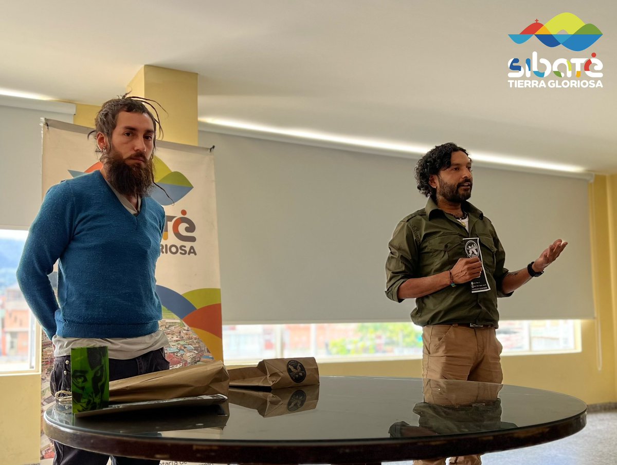 ALCALDIASIBATE's tweet photo. Presentación del PITCH de los participantes del ciclo de fortalecimiento empresarial de la Escuela de Emprendimiento de Sibaté. Contamos con el apoyo y e valuadores de @camaracomerbog, @SENAComunica, @CundinamarcaGob y @uniminutosoacha. 

#Emprendimientos https://t.co/qPBcLWkOeC