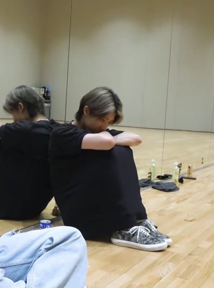 fteisaa's tweet image. [ restarting ]

hii! I'm cami and im looking for carat moots — preferably filos!

— she / her
— not new to #kpoptwt &amp;amp; #stantwt — lf interactive carat moots 

to be moots + to spread. 
thank u !