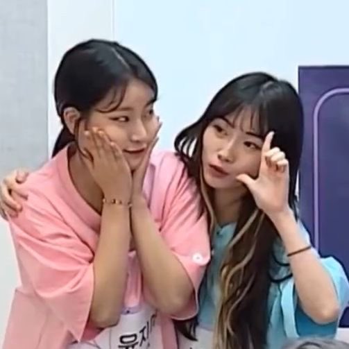 yepeuwon's tweet photo. im convinced xiaorina and youngjia fans are jeena and nyangiz fans https://t.co/1Gusij5PNm