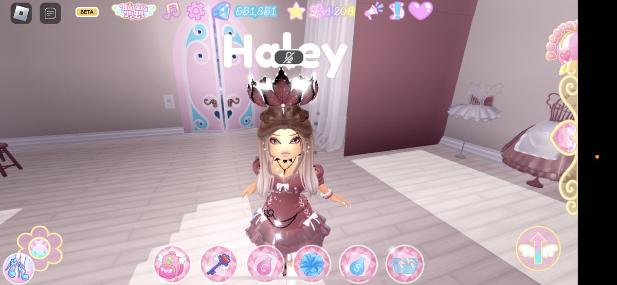 thischickhaley0's tweet photo. @acee_eev successful two trades with vai!! First purchase was the oa bodice, cc loafers, smf heels, and rr veil!! Second was the win22 halo!! This is the only picture I took, but she is so sweet💕💕 https://t.co/ie57NxIKXY