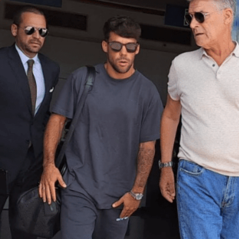 Bernat chegou a Lisboa para reforçar o Benfica.