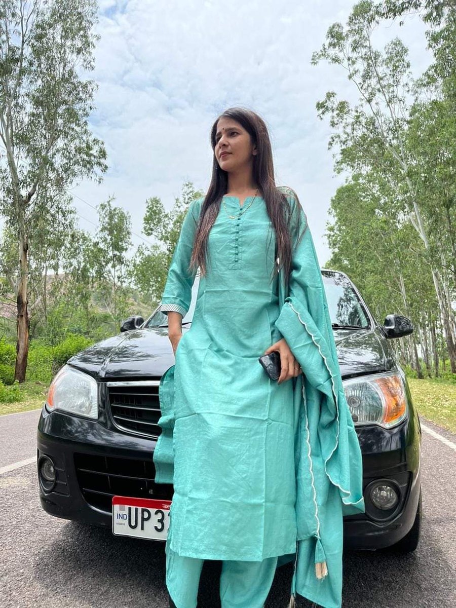 yadavpooja_26's tweet photo. अकड़ तोड़नी है उन मंजिलों की,
जिनको अपनी ऊंचाई पर गरूर है ! https://t.co/wQ4BaRWpam