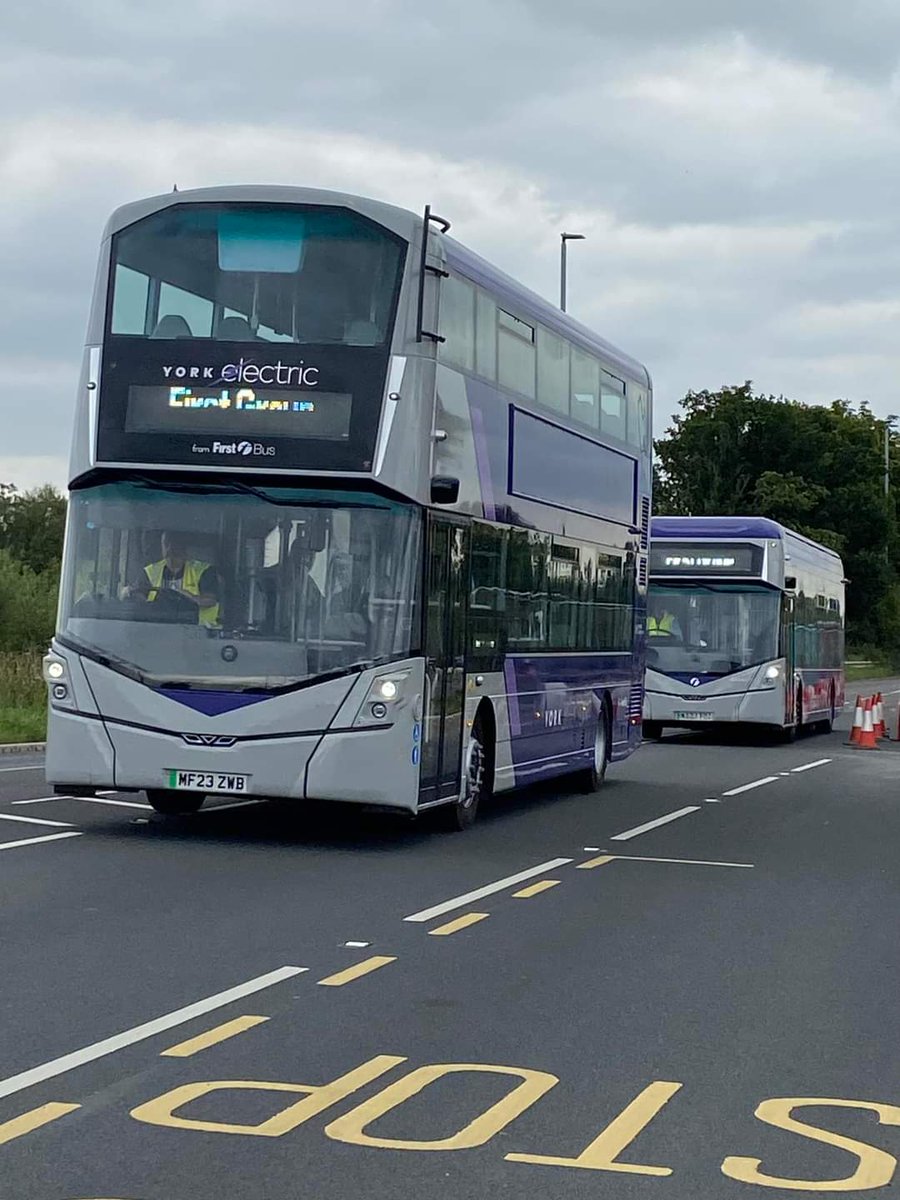 The duo of the NEW @FirstYork electrics ⚡ arriving into Hunslet Park until there is enough space for them to go into the main depot #bus #ukbus #electricbus #leeds #york #yorkbus