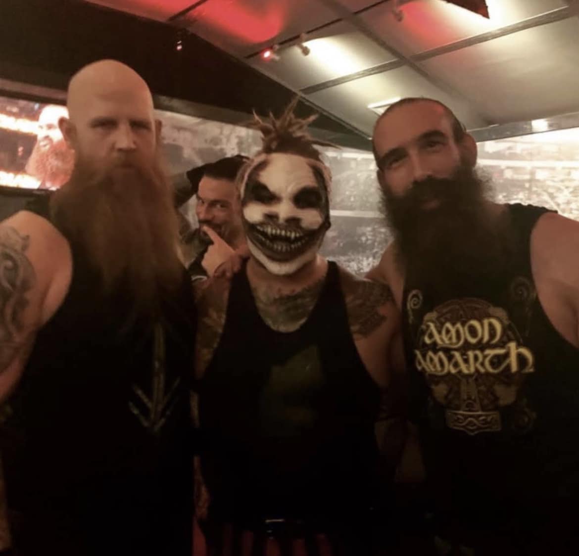 wrestlelamia's tweet photo. Roman Reigns photobombing the Wyatt Family 😂♥️ https://t.co/3Kz8CsaiRl