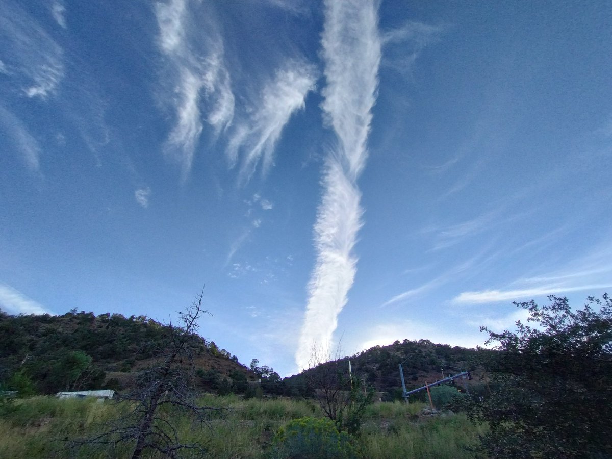 #whataretheyspraying ?
This shit is not normal.
Call in the national guard.