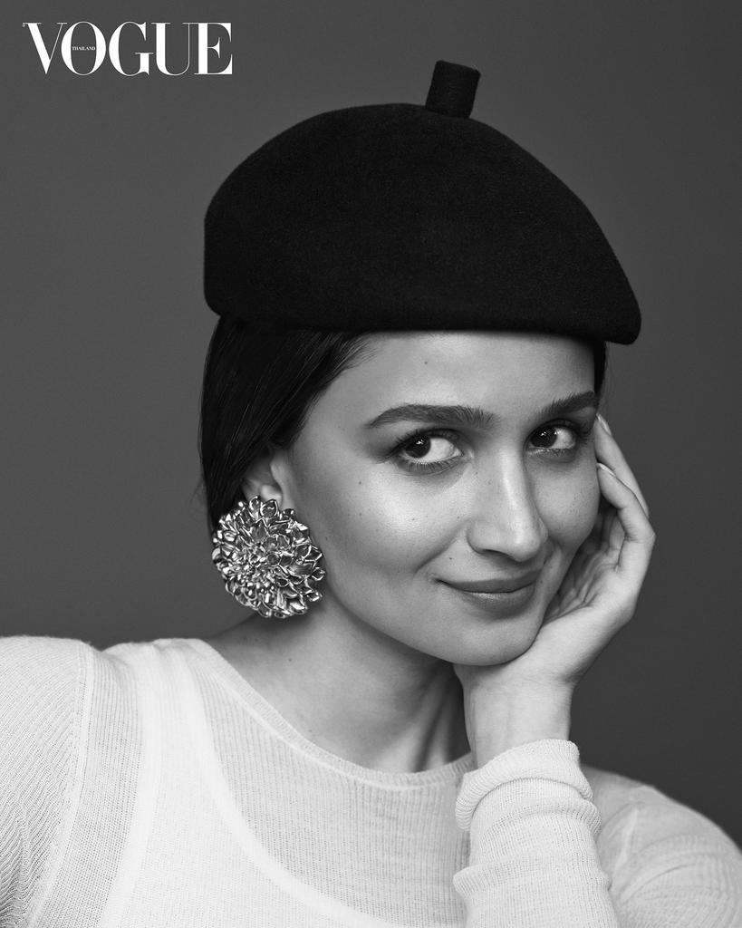 aliaa08's tweet photo. 🖤🤍
@VogueThailand

#ThomasWhiteside #FabioImmediato 
#FionaStiles  #MarkTownsend #YokoSakakura #MaddieScharbert #WiwanWorasiri @gucci https://t.co/5sJOnmiaTI