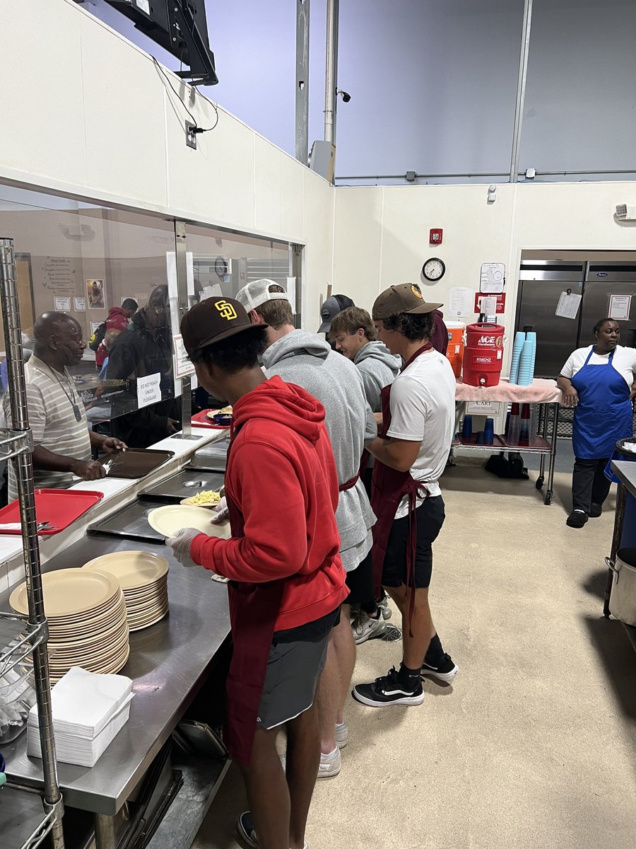 RonSiersJr's tweet photo. Team - @SalisburyBB knocked it out of the park serving our food insecure members of the community this morning at HALO. Thanks, @SalisburyWBB for joining in and establishing a new day of the week to serve. @SUSeaGulls @CoachB_ABCA https://t.co/diNua51Ue5