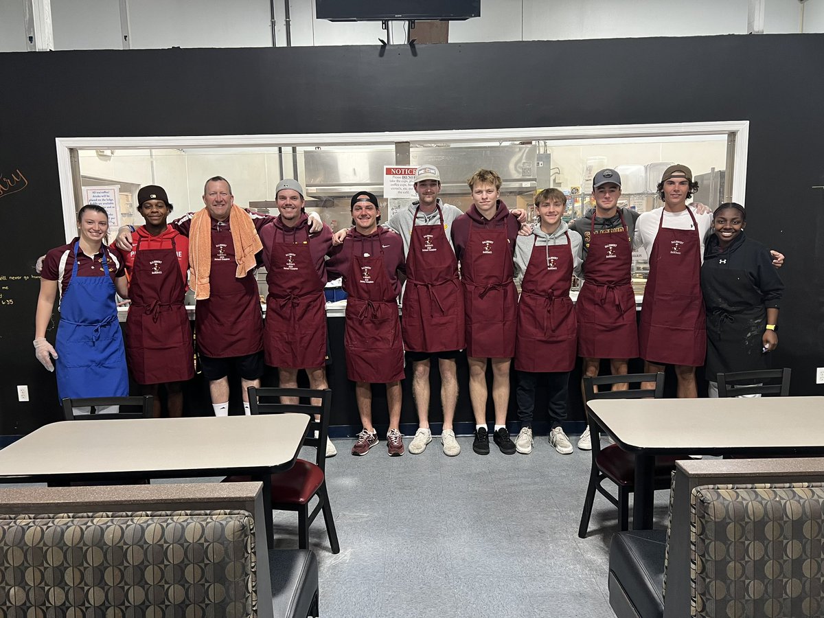 RonSiersJr's tweet photo. Team - @SalisburyBB knocked it out of the park serving our food insecure members of the community this morning at HALO. Thanks, @SalisburyWBB for joining in and establishing a new day of the week to serve. @SUSeaGulls @CoachB_ABCA https://t.co/diNua51Ue5