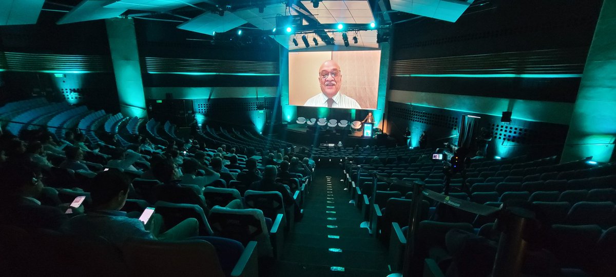 VicentiniUro's tweet photo. @DrMaheshDesai4 showing his "initial" experience on 33000 cases... totally amazing #stone23 @EduardoMazzucc1 @Endo_Society @sbusp_oficial @hospitalHCFMUSP @Urologia_USP https://t.co/zLV0BN16bZ