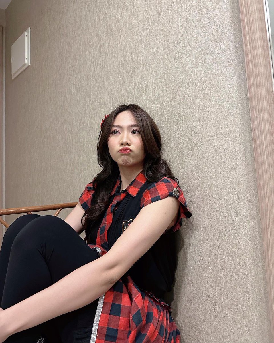 48timee's tweet photo. Masih cocok dong jadi idol, daftar lagi yuk gen 12😭😭 https://t.co/3zHUB8JUlM