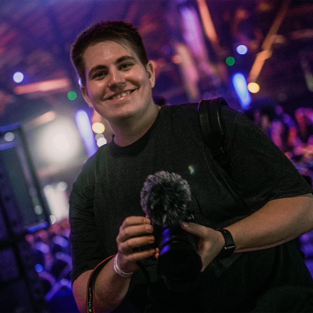 Es beginnt ein neuer Abschnitt in meinem Leben und ich bin einfach nur happy! 😍
Ich mache mich als Esport-/Event-Fotograf selbstständig und kann ab sofort gebucht werden.

Ich brenne für den Esport und möchte mit meinen Fotos die Leidenschaft so vieler Fans festhalten. 🔥