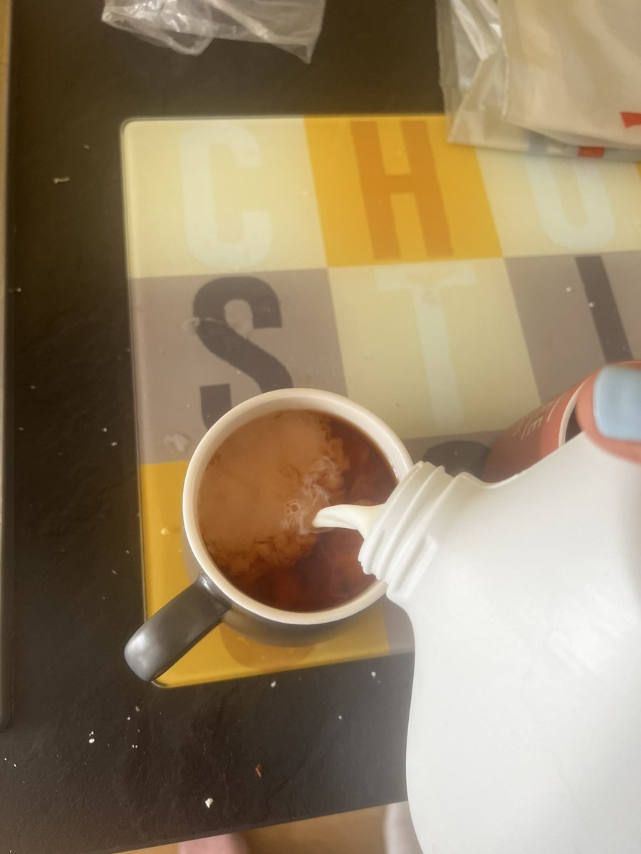 42Alexandra42's tweet photo. Making @transcopUK a cup of tea #MilkSecond to see if she can taste the difference! Mwahaha ๐ https://t.co/It5lpxQh0k