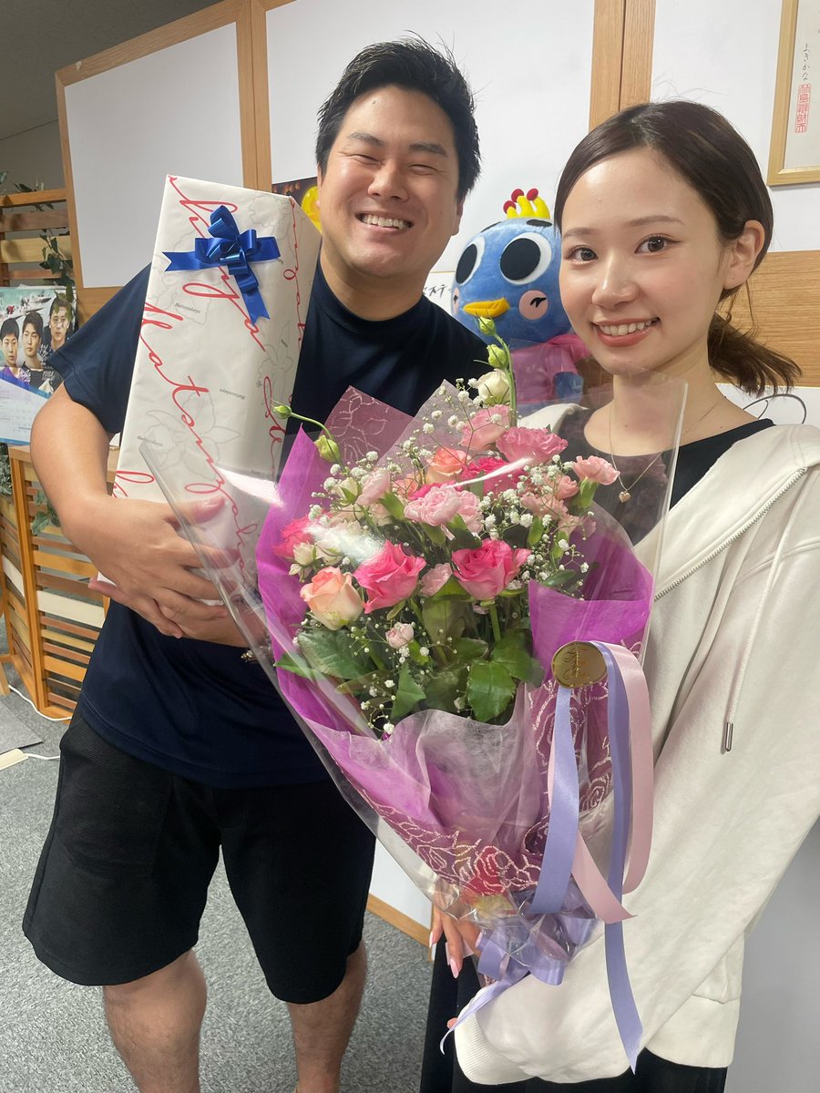 nov13se's tweet photo. #ガマステ　卒業しました！
みなさん当日の発表で驚かせてしまい、すみませんでした🥲✨
急だったのにも関わらず、お手振りに参加して頂き、花束も用意して頂きコメントもたくさん😭(家の花瓶が空いてたので自宅に着いて速攻��りました❣️)
とても幸せな気持ちで卒業できました！
ありがとう❣️ https://t.co/X07yF2JefI