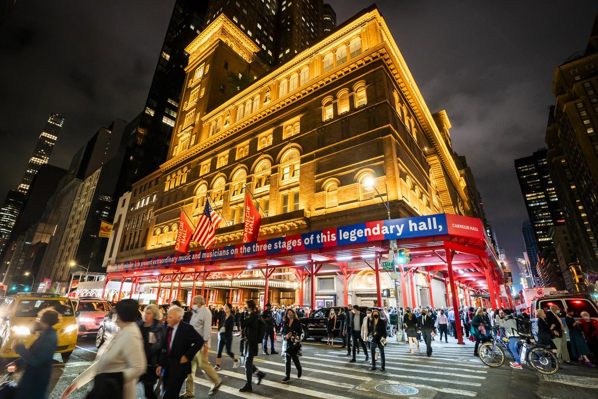 As the days get shorter and nights get cooler, it can only mean one thing: a brand-new season of music is right around the corner! Our 2023–2024 season kicks off in a month, and we can’t wait to welcome you back to Carnegie Hall. 📷: Chris Lee