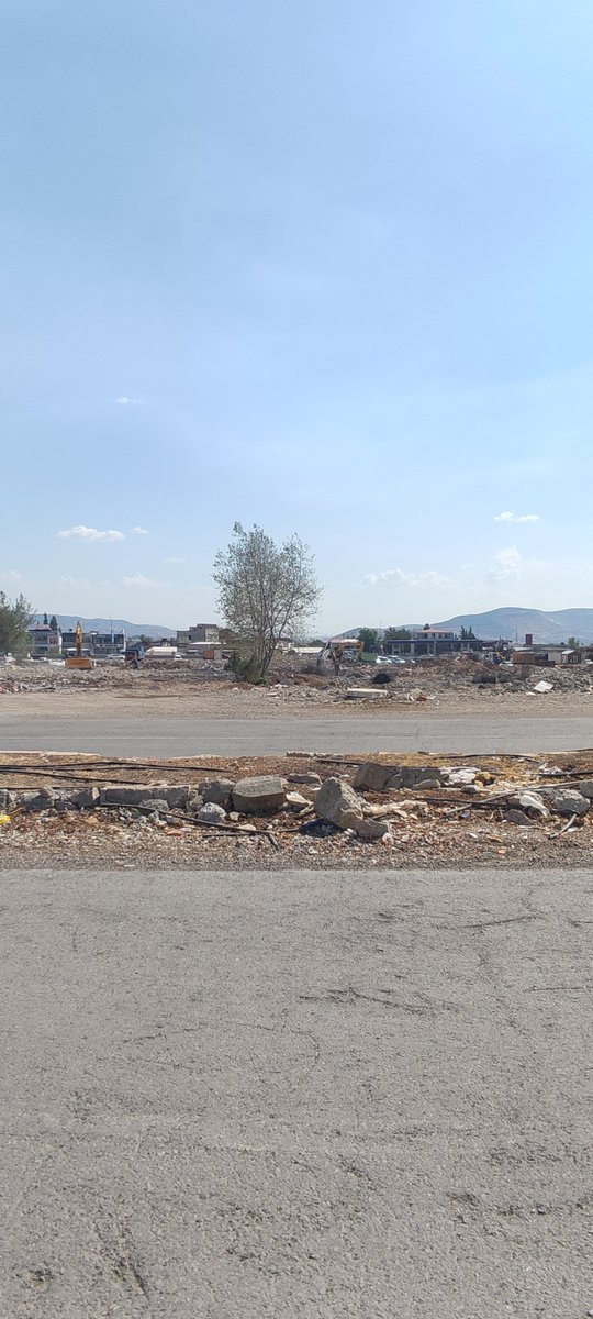 Siz alışmışsınız güneşli Günlere,
Biz Gecenin 4:17'siyiz...