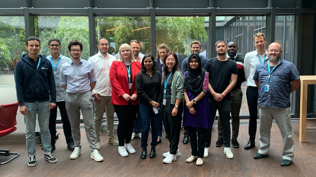 StatkraftDE's tweet photo. 👋 Herzlich Willkommen an unsere neuen Mitarbeiter*innen im Düsseldorfer Büro! Wir freuen uns, dass wir in Zukunft gemeinsam die Welt grüner machen 💚💙
#energyjobs #energiewende #erneuerbareenergie https://t.co/M05FbFroFT