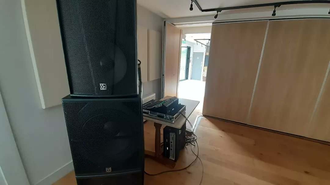 HDHProductions's tweet photo. Throwback to last weekend spending the August Bank Holiday supplying our @MartinAudioLtd sound system and @allen_heath SQ5 for the @TheLightyears
.
.
.
#soundhire #sound #audiovisualhire #soundsystem #rigsatgigs #avhire #crownamps #dyncord #martinaudio #allenandheath https://t.co/HjkJJoMSoI