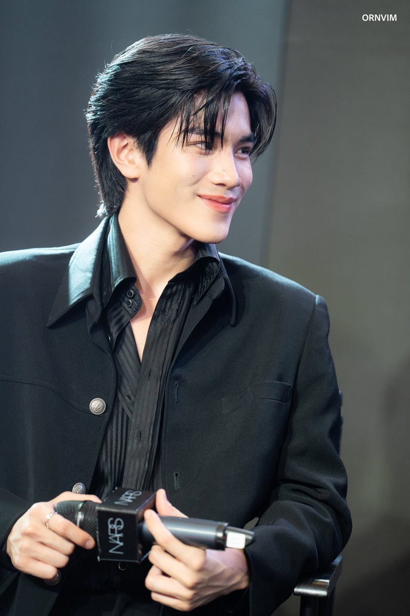 หล่อจังลูกกกกก 💙

#NARSFOURTHFORWARD
#Fourthnattawat