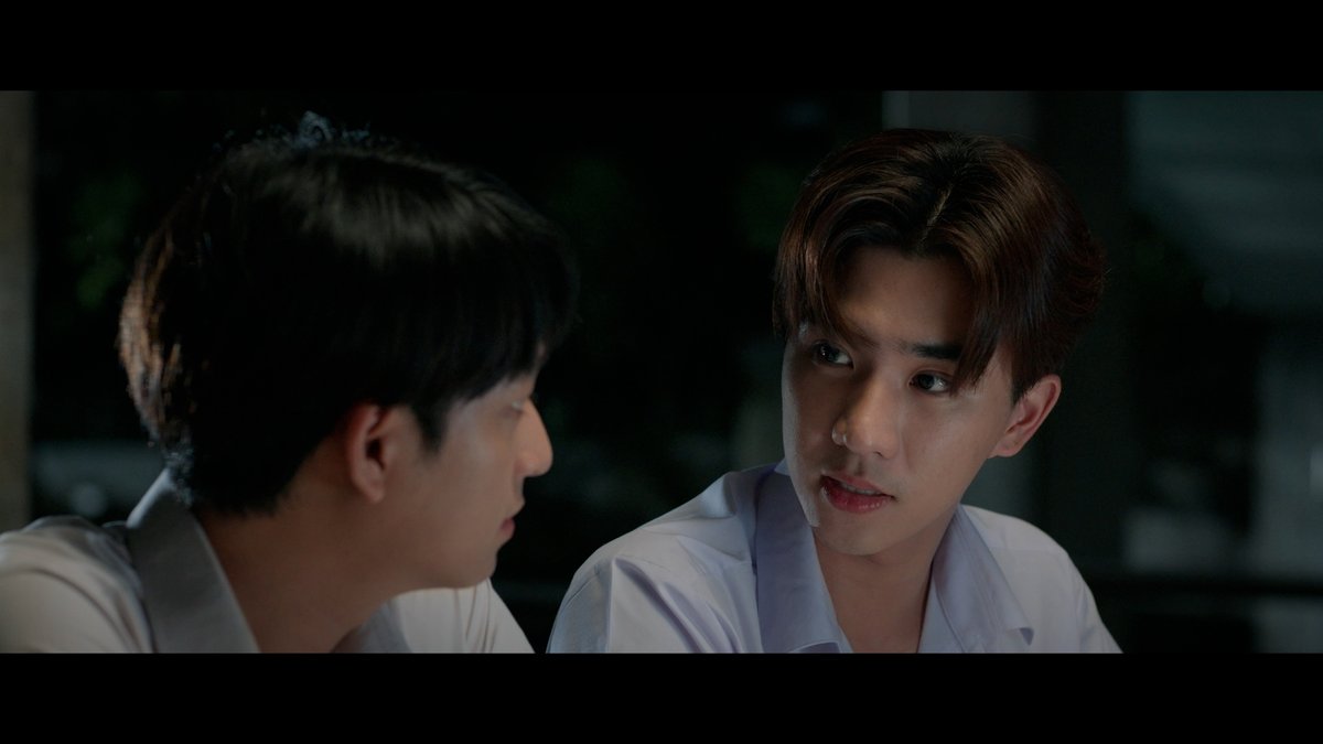 GMMTV's tweet photo. ที่ว่าชอบเนี่ย ชอบแค่วิชาเนอะะะะะะ👀 

#DangerousRomanceEP3 #GMMTV
@perthppe @Chimonac https://t.co/gleV7eGufE