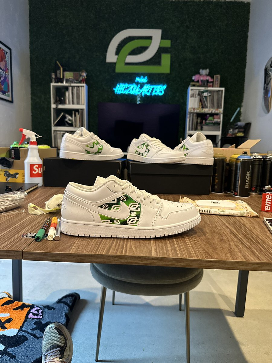 RT AND LEAVE YOUR Size in a reply, will pick someone Monday morning. 

These are almost finished and ready to send to the people that bought this on the drip stream. 

But I need practice so, I’LL BE GIVING AWAY a free pair of AJ1 Lows OpTic customs.