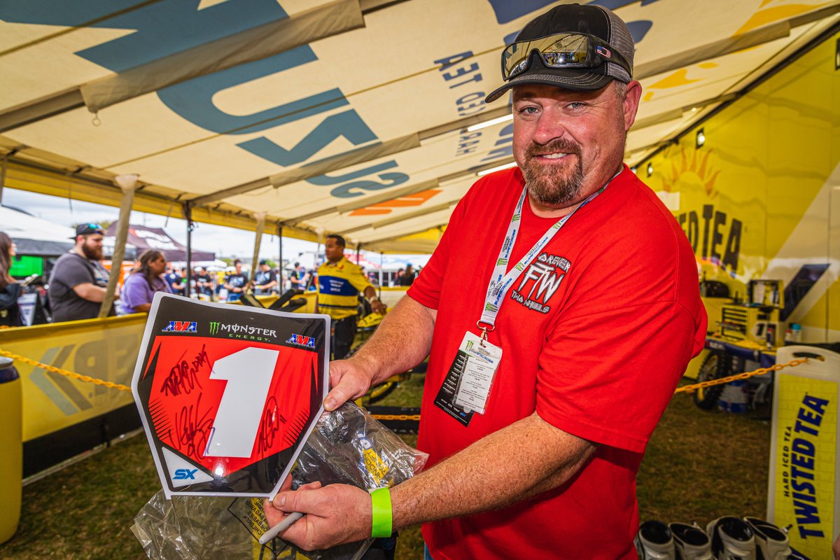 supermotocross's tweet image. Get 10% off select SMX VIP experiences today through Monday with code LBRDAY23 at checkout! 

Check out SMX VIP Experiences at feld.ly/dhj9rx 

#SuperMotocross #SMX #SupercrossLIVE #ProMotocross