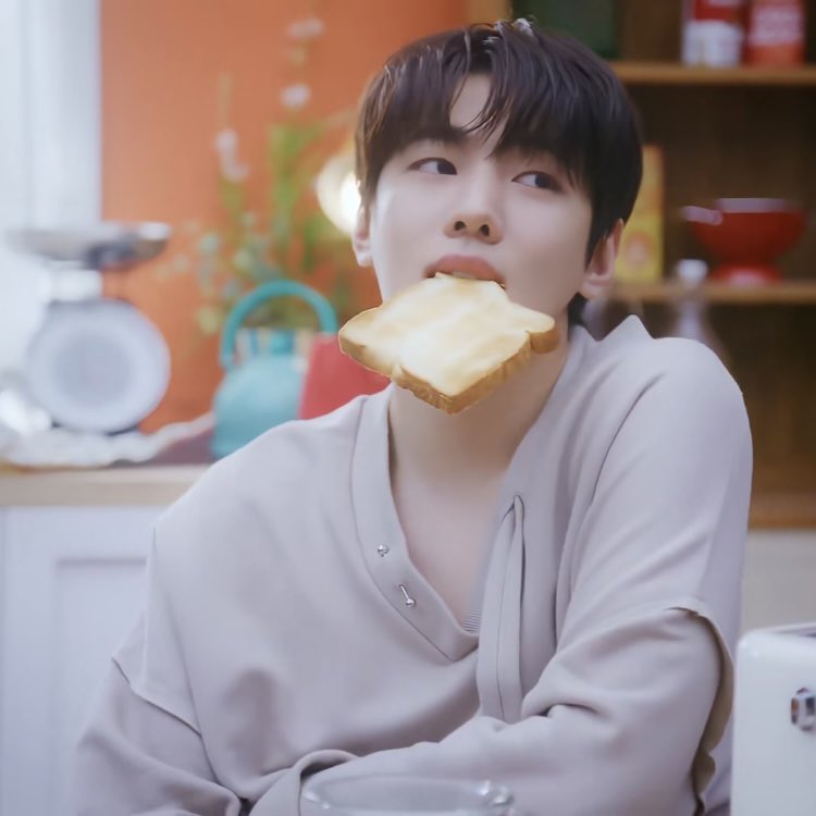 dearmoon1206's tweet photo. 🍞🍞🍞

#재찬 #박재찬 #jaechan #JCFACTORY https://t.co/ads3RsOE8E