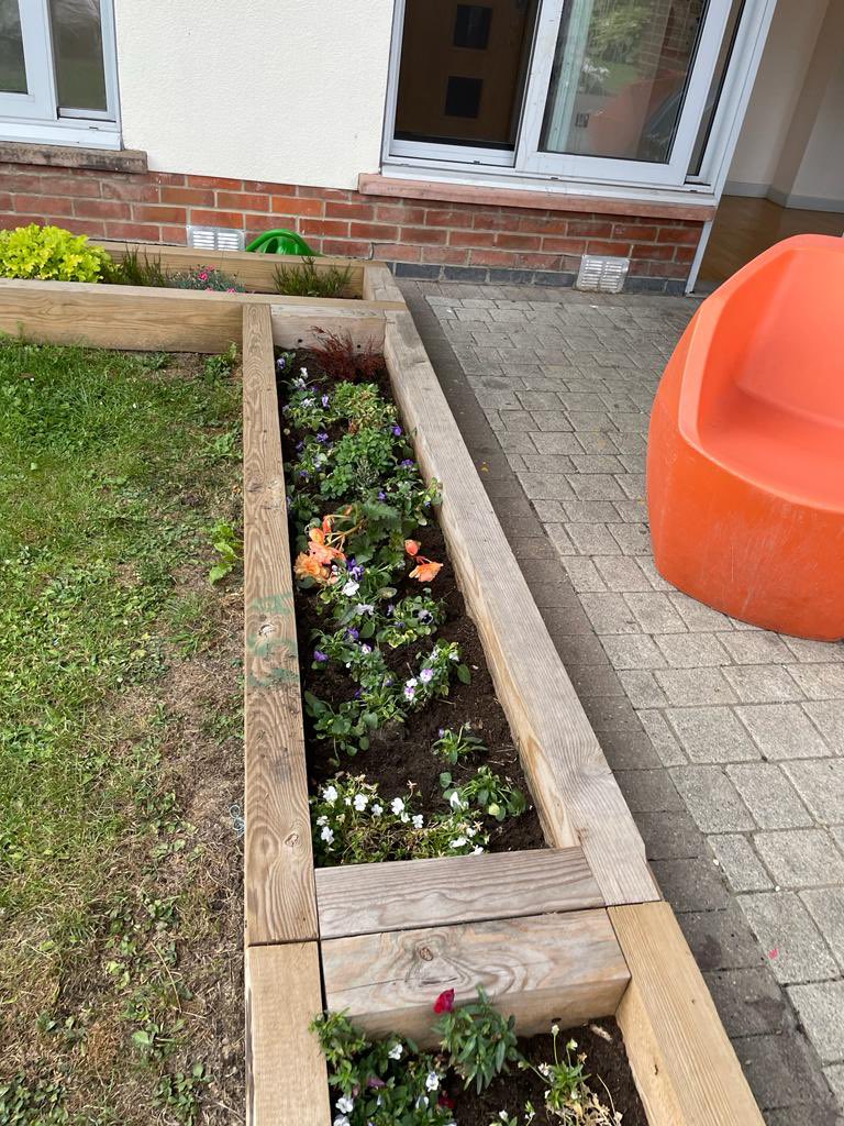 OTteamLGH's tweet photo. Jade ward garden project:

Thank you to our wonderful head Gardener Ali today supporting and encouraging the service leaders to participate in a gardening group. 

🌹🌻🌼🌸☘️ https://t.co/7mmFALww9A