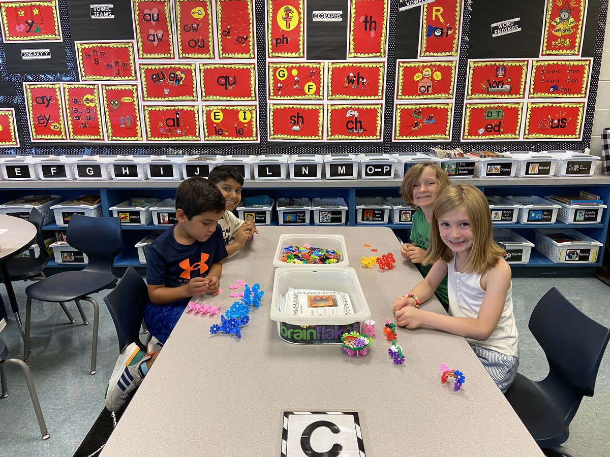 DeerPathCary's tweet photo. Students in Mrs. Kafkaโs second grade classroom have been learning about their different morning work choices. They have been very responsible with the materials! Amazing job #dpcomets #D26Learns @CarySD26 https://t.co/ggr79eUY8V