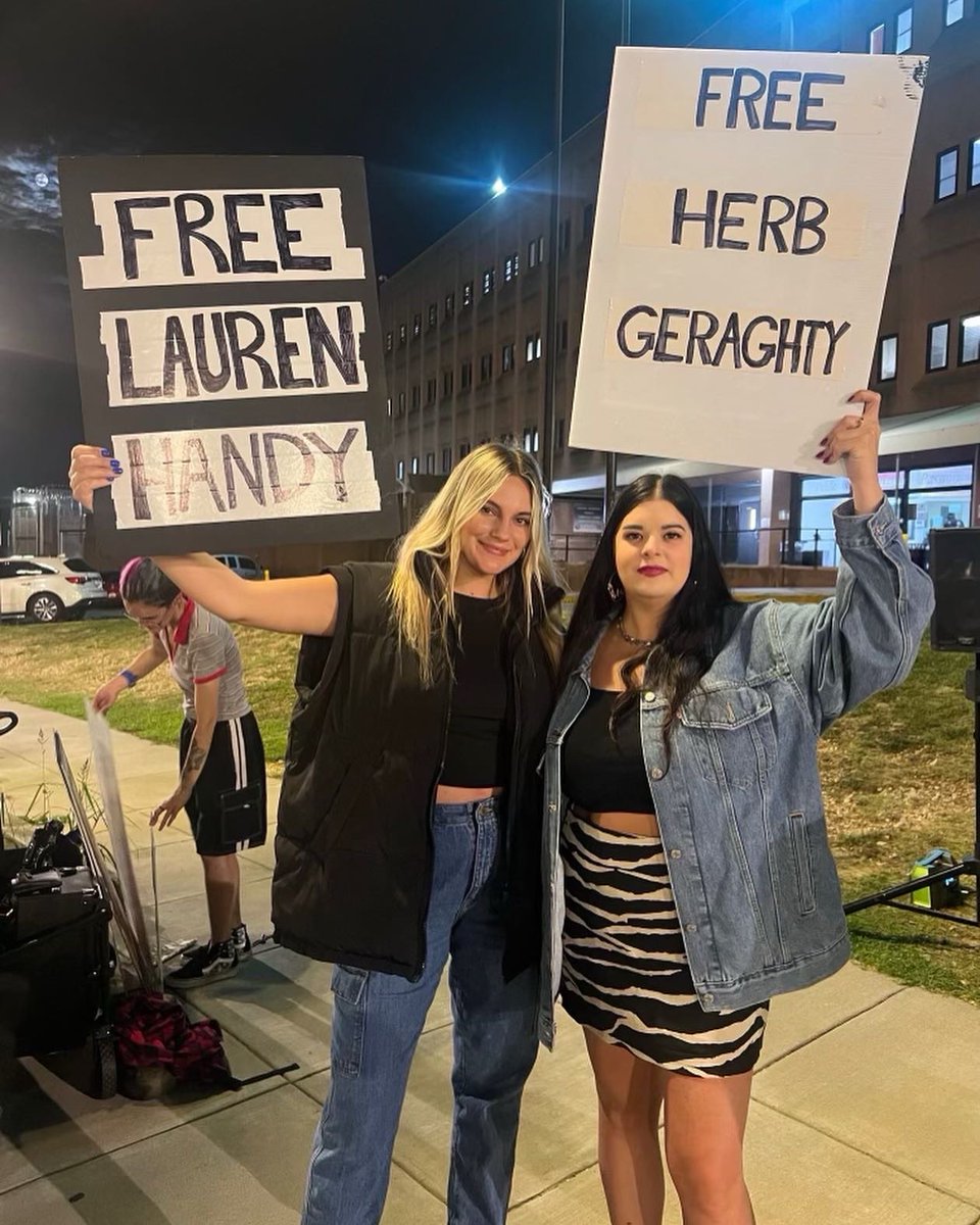 Terrisalin's tweet photo. Coping
#FreeLaurenHandy
#FreeHerbGeraghty
#FreeHeatherIdoni
#FreeWillGoodman
#FreeJohnHinshaw
#FreeThemAll
#USvHandy
๐ธ @eternallystoked
@paaunow https://t.co/P0QWFEflTg