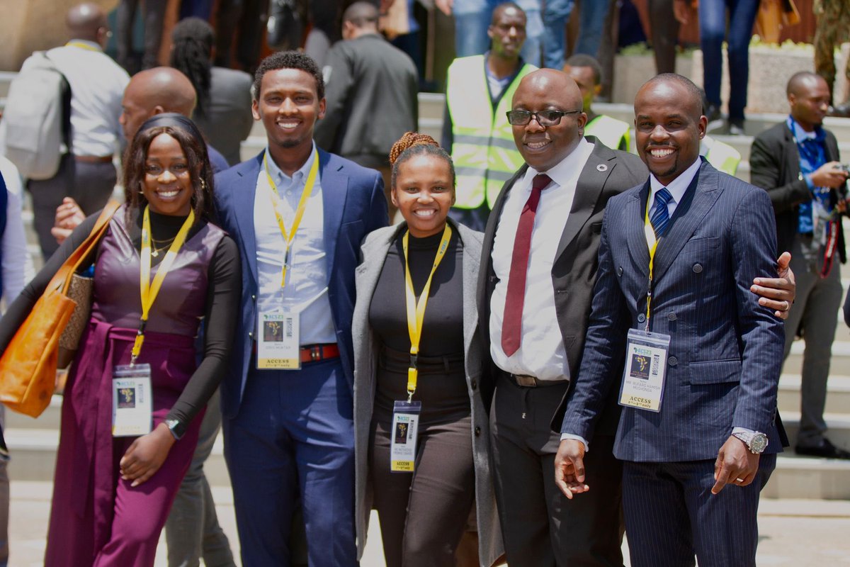Some members of the Office of the  @AU_YouthEnvoy, after a days work to serve the continent!🎉

#AfricaYouthLed