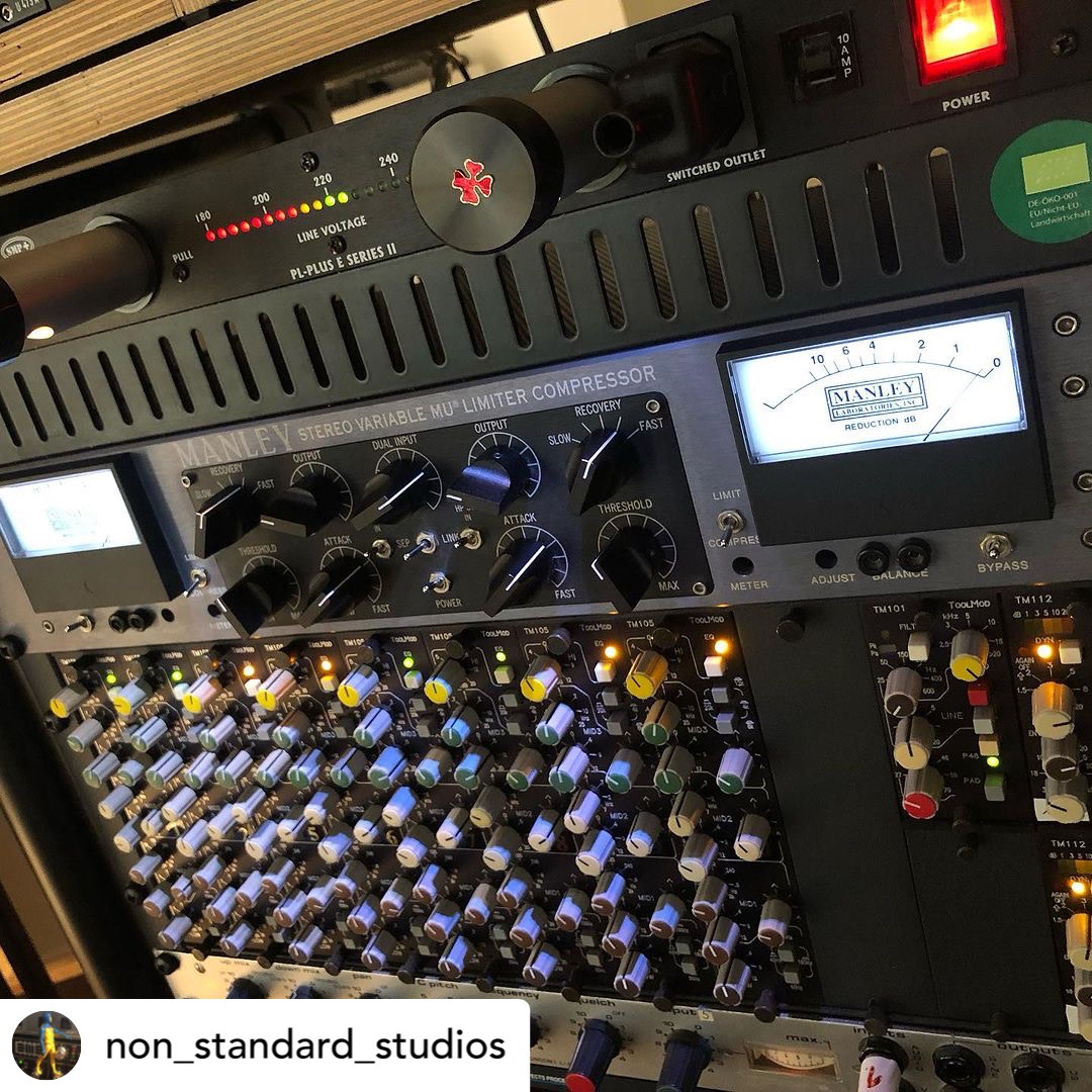 manleylabs's tweet photo. "...the missing link arrived today, Manley Variable-Mu limiter/compressor, and suddenly everything makes sense 😉" 

- Non Standard Studios, Berlin

📸 https://t.co/rJWufXdJiV
🎛 https://t.co/rz3ER5NFdb

#manley #manleylabs #variablemu #tubegear #tubesrule https://t.co/NE1hiviwQG