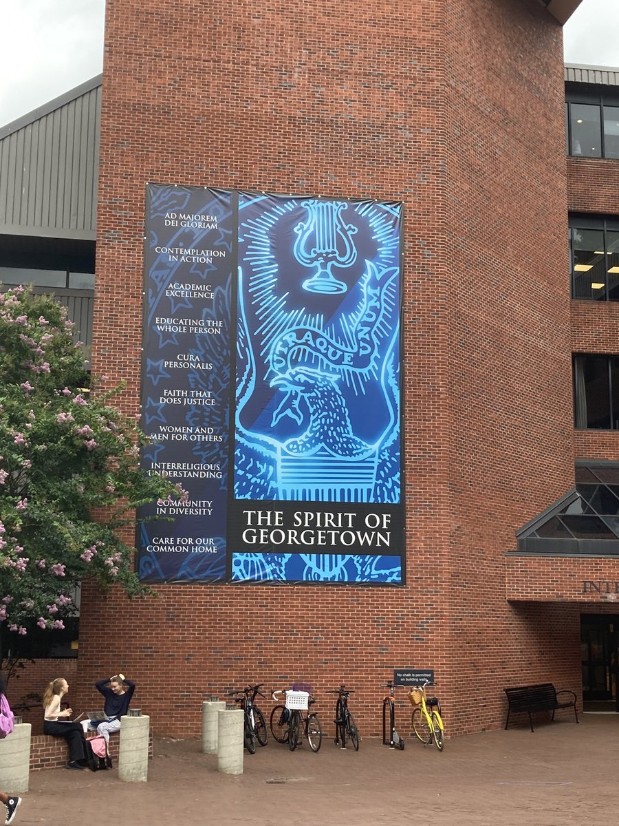 RaoulDelcorde's tweet image. Delighted to teach this semester at @Georgetown to graduate students @georgetownmsfs with a course on international diplomatic negotiation. Nice to be back in DC where I served as a senior diplomat at the end of the 1990s!