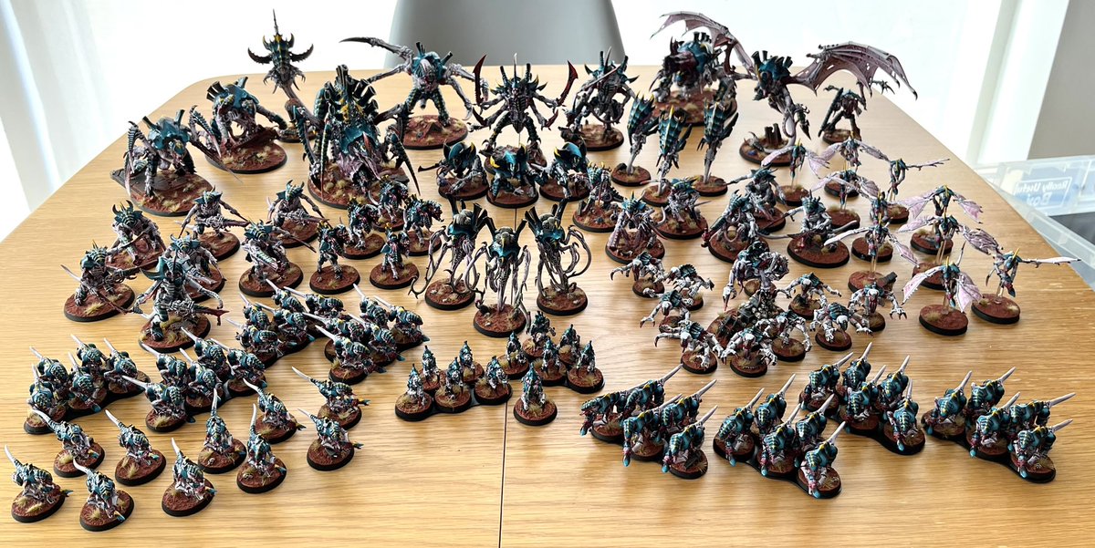 A group shot of Hive Fleet Typhaeus for Friday (also #HiveFleetChallenge over on Insta) - really fun to see them all out together :) #PaintingWarhammer #WarhammerCommunity #40k #Tyranids #Leviathan #Warmongers #Painting40k