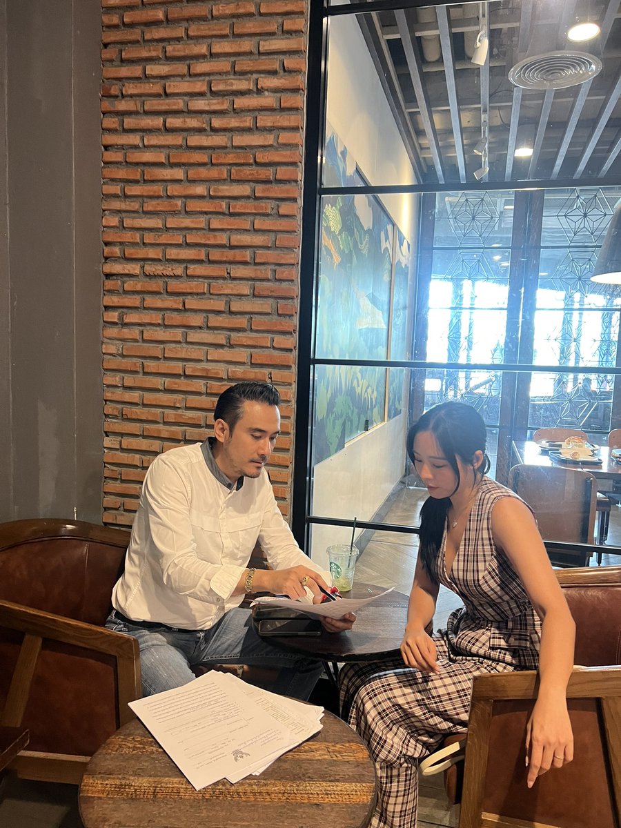 ในเมื่ออยู่กับสังคมที่ตั้งคำถามกันไม่ได้  ก็รับผลที่ตามมากันด้วยแล้วกันเนอะ ทุกการกระทำมีราคาที่ต้องจ่าย จ่ายด้วยนะ ไม่รับกระเช้าค่ะ 😊

อ้อ ลืมบอก ปกติที่เห็นเงียบๆ ไม่ได้ตอบเนี่ยคือเลือกแล้ว แคปแล้ว สืบแล้ว เพราะงั้นลบไปก็ไม่มีประโยชน์

สิ้นเดือนขึ้นศาลละ ไว้มารีวิวนะคะ