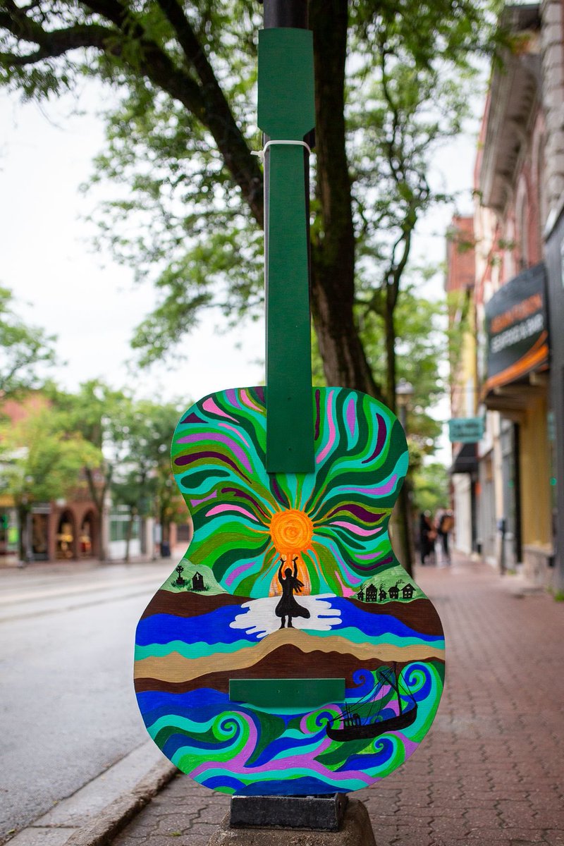 🎶 “Bittergreen they called her, walking in the sun”🎶 (Artist: B. Lippers. 📷: D. Halbot). Come to @cityoforillia and see 60 hand painted guitars on display downtown in tribute to Gordon Lightfoot.