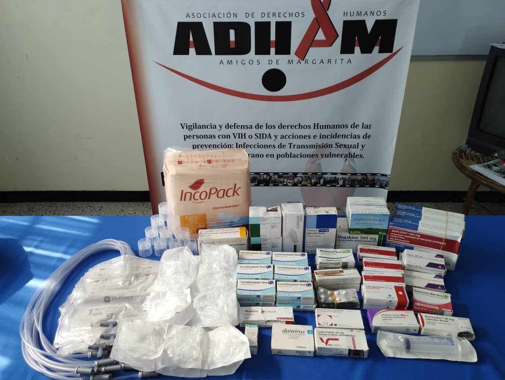 ADHAMargarita's tweet photo. Se suman voluntades; valioso aporte de la hnas Mendoza: Támara y Tania, quienes avalan el trabajo de #ADHAM con medicamentos e insumos.
Destinados y alcanzar personas con #VIH y #LGBTQIA hospitalizades y recluides en centros de salud de la región.
#NuevaEsparta
#Venezuela https://t.co/PTxQCb3HNW