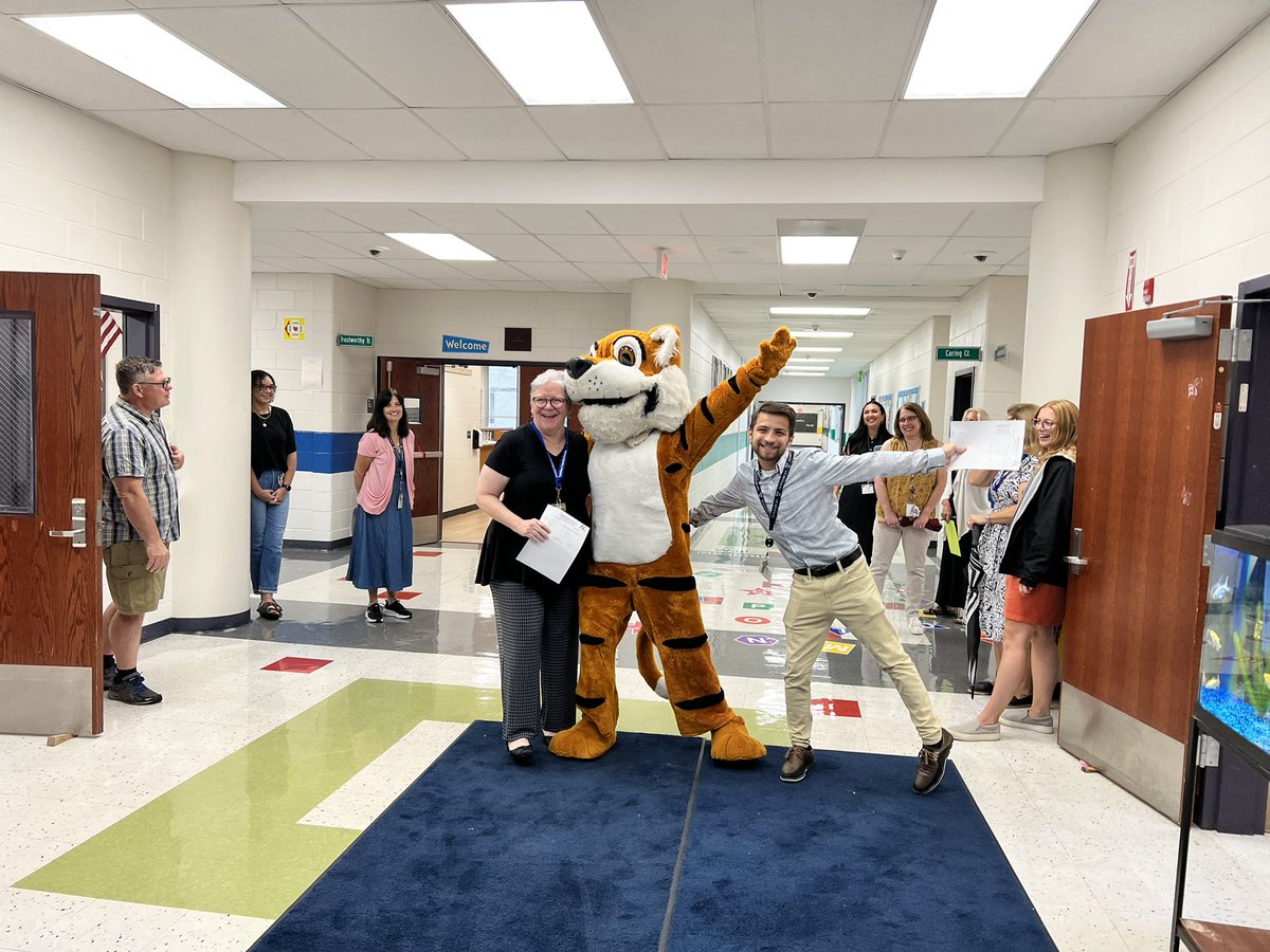 They’re here, they’re finally here! So happy to greet our students on the first day! #TESPride <a href="/TewksburySchool/">Tewksbury Township School District</a>
