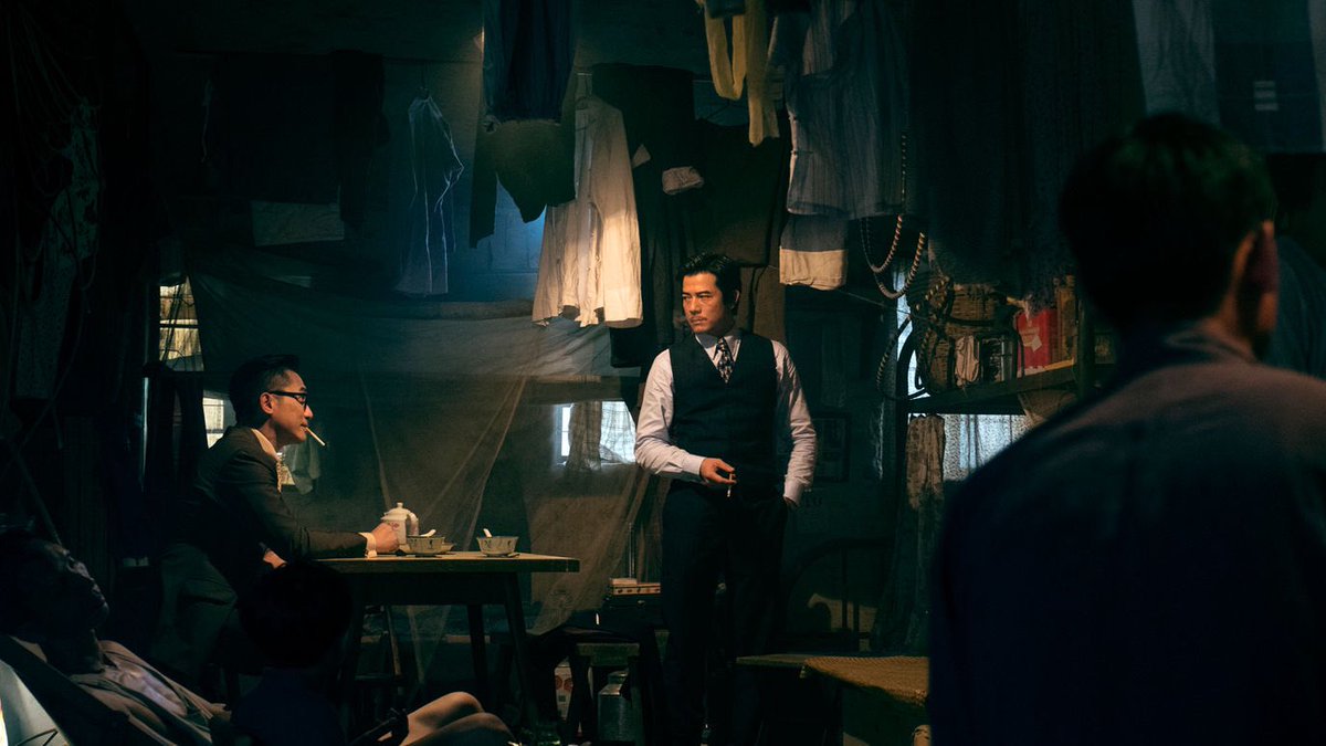 nhamtoeirama's tweet image. #WhereTheWindBlows
หนังสามารถเล่าและถ่ายทอดประวัติศาสตร์ฮ่องกงช่วงยุคอาณานิคม ออกมาได้อย่างน่าสนใจ เปี่ยมด้วยรายละเอียด มีเทคนิคการใช้มุมกล้อง การตัดต่อที่แปลกตา การแสดงของเฮียเหลียง &amp;amp; กัวฟู่เฉิง น่าจดจำอย่างมาก แต่การลำดับเรื่องชวนงง จนต้องโฟกัสและมีสมาธิอย่างมาก
#movietwit