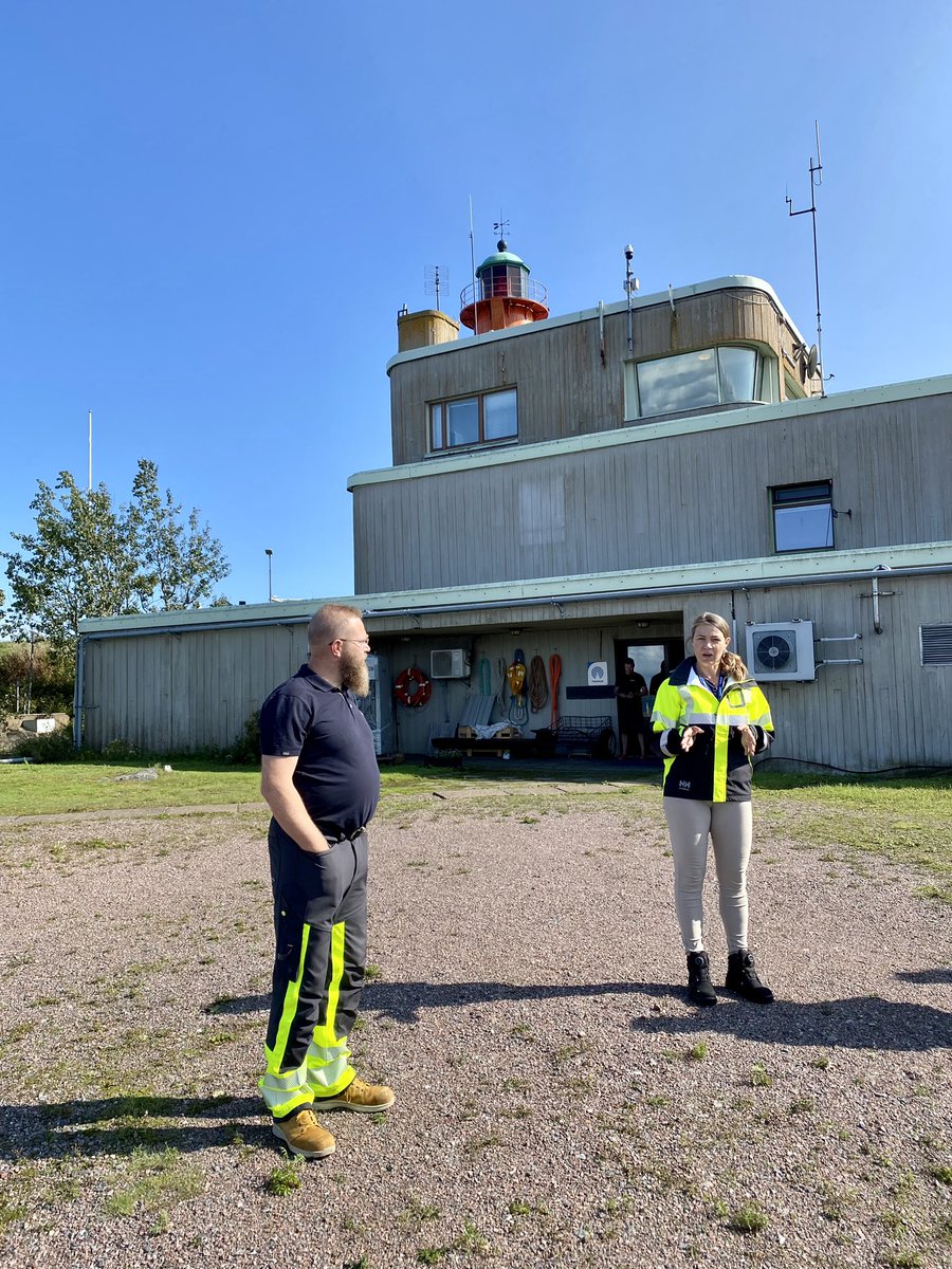PiiAnnika's tweet photo. Upea syyskuun päivä vierailulle #Harmaja ’n luotsiasemalla. @finnpilot_ #Luotsit huolehtivat merenkulun turvallisuudesta ja sujuvuudesta Suomen väylillä. Kiitos järjestelyistä Wista Finland! @WISTAInt https://t.co/fke2KRuIEd