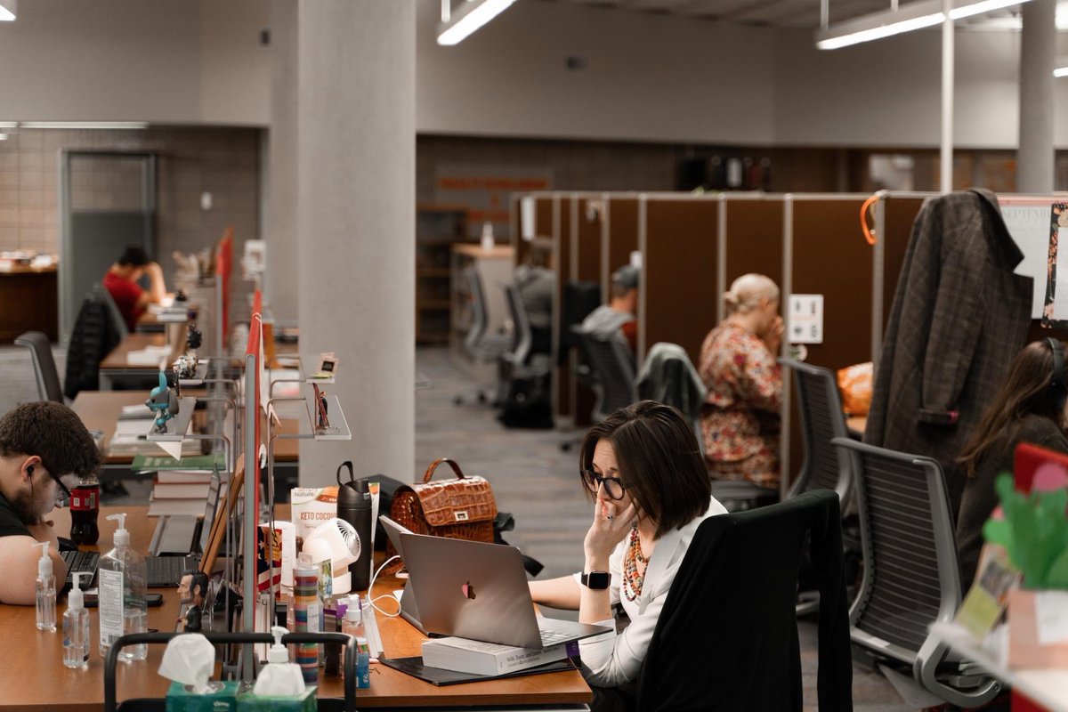 Thinking about law school? Applications for Fall 2024 opened today! 🐾 #ExcellenceServiceLeadership 

How to apply 👉 usd.edu/Admissions-and…