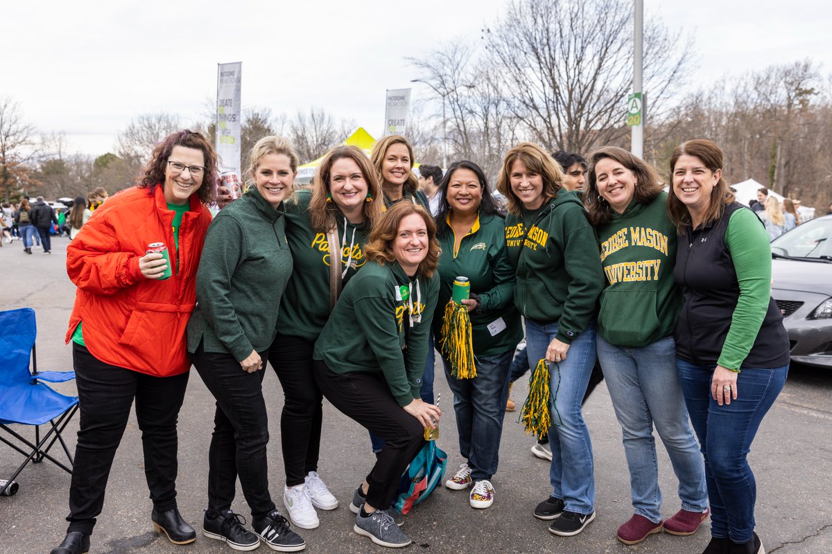 GeorgeMasonU's tweet photo. #CollegeColorsDay #MasonNation 💚💛

📷: OUB https://t.co/9X40U3IalM