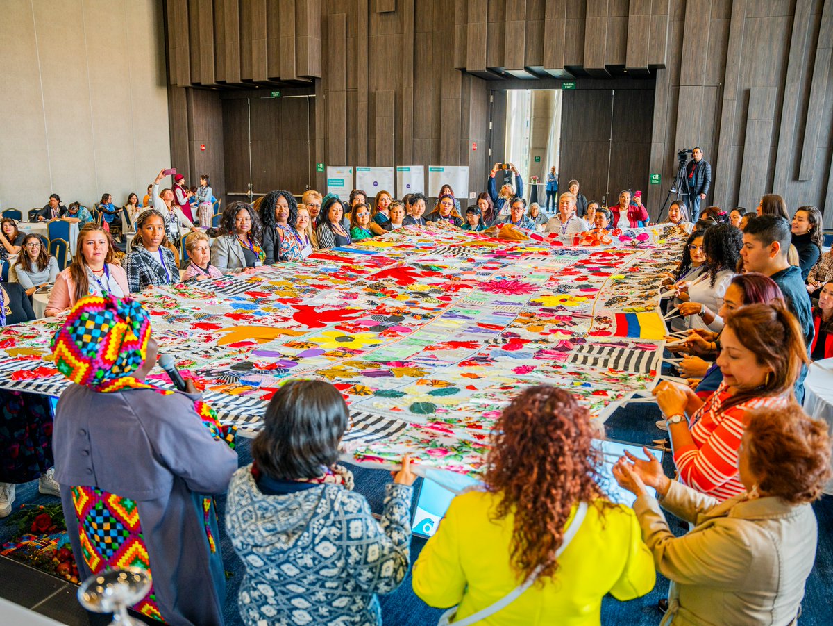 Acompañamos a lideresas de Bogotá y Cundinamarca en la tarea histórica de construir el #PAN1325🌟.  Sabemos que los  esfuerzos y sueños de las mujeres son clave para tejer caminos de transformación en el país✊.
#MujeresConLa1325