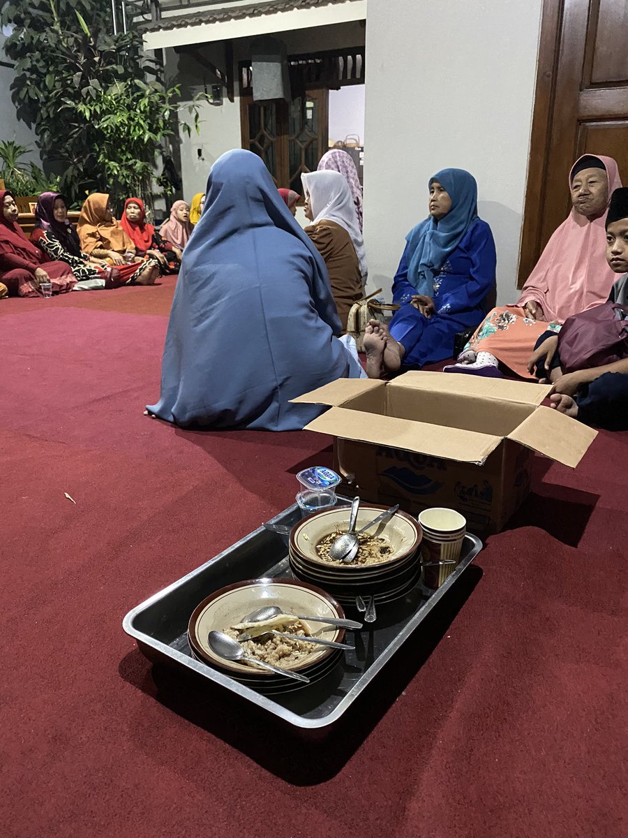 nek tahlil mesti maem e gak tau dientekno i opo o yaaa buibuuuuuuuu