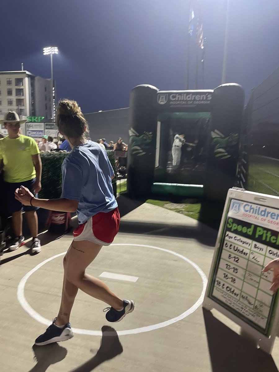 CoachpooleU's tweet photo. We had a great night of team bonding at the @GreenJackets game last night! Got on the Jumbotron, got a foul ball, and Ella set the overhand velo high score 💪. #rollponies https://t.co/6kXbZorLu9