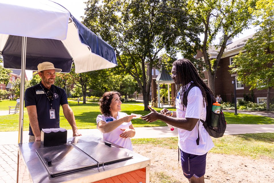 With the help of many families and volunteers, the newest group of students have officially moved in and New Student Orientation is underway! Welcome to Mac, Class of 2027! #HeyMac #Mac2027